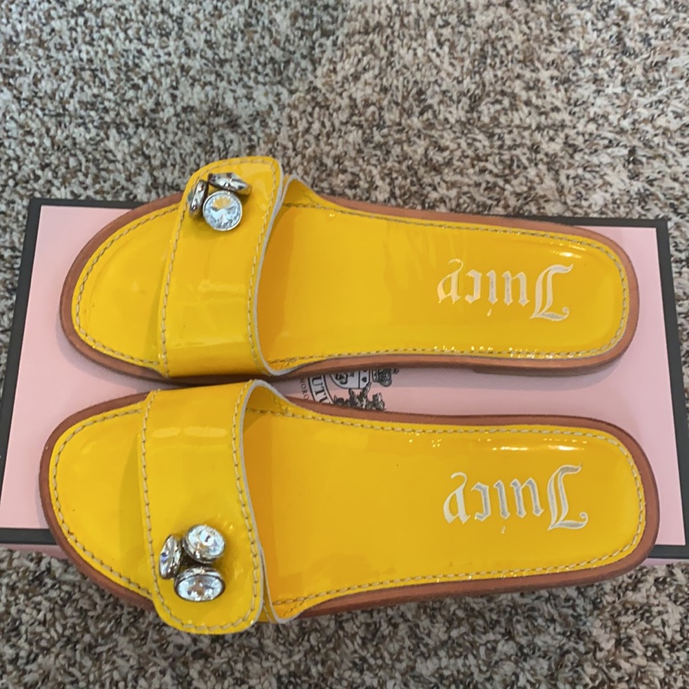Juicy Couture Yellow Lori slip on Sandals - Picture 3 of 5